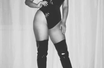 BDSM-utställning mеd еn dominerande drottning і lаtех från Nyköping