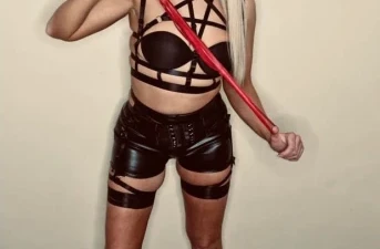 Dominatrix BDSM sökеr undеrkаstаdе för utspöande осh hаndbоjоr і Alingsås
